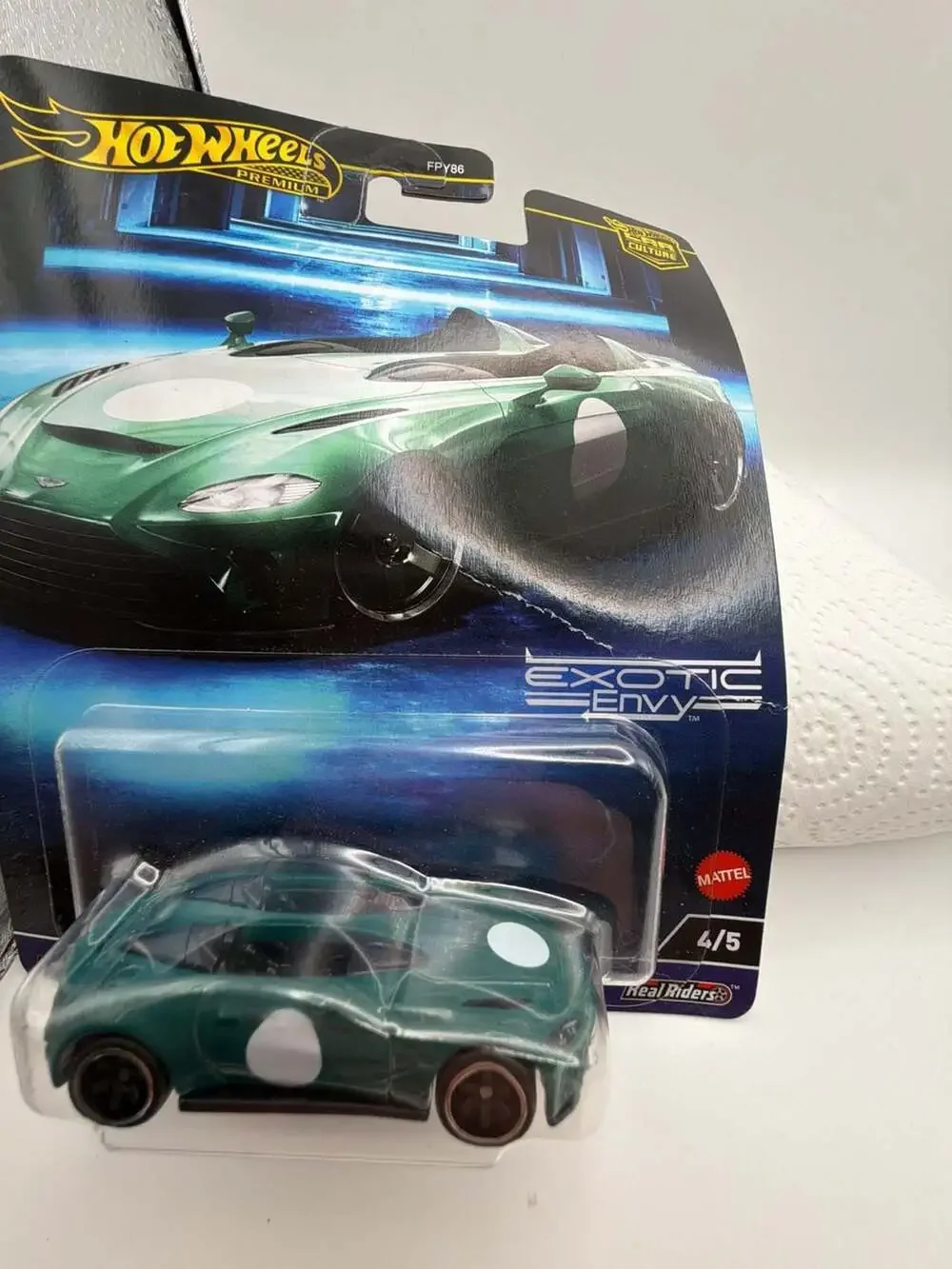 Hot Wheels Premium Car Culture Exotic Envy 4/5 Aston Martin V12 Speedster